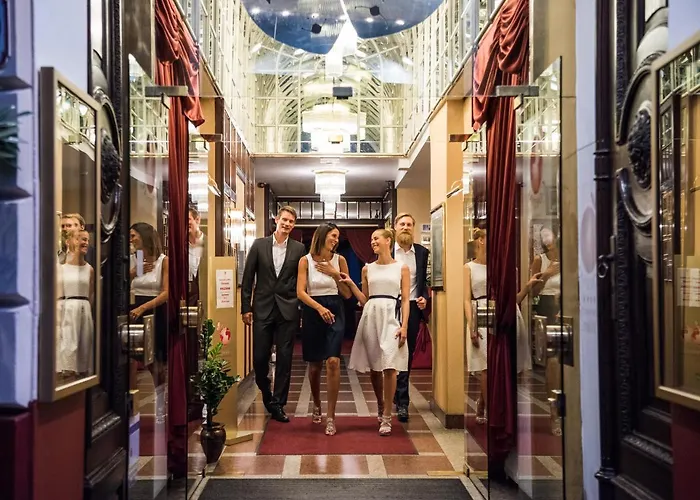 Theaterhotel & Hotel 4*