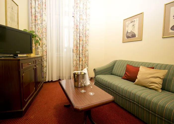 Theaterhotel & Hotel 4*