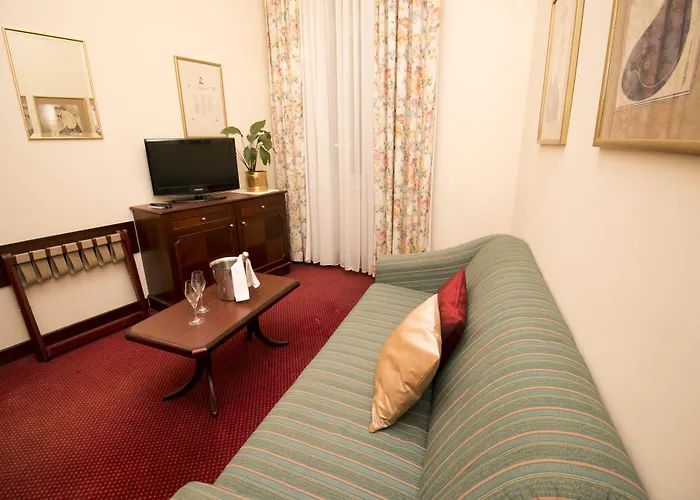 Hotel Theaterhotel & 4*