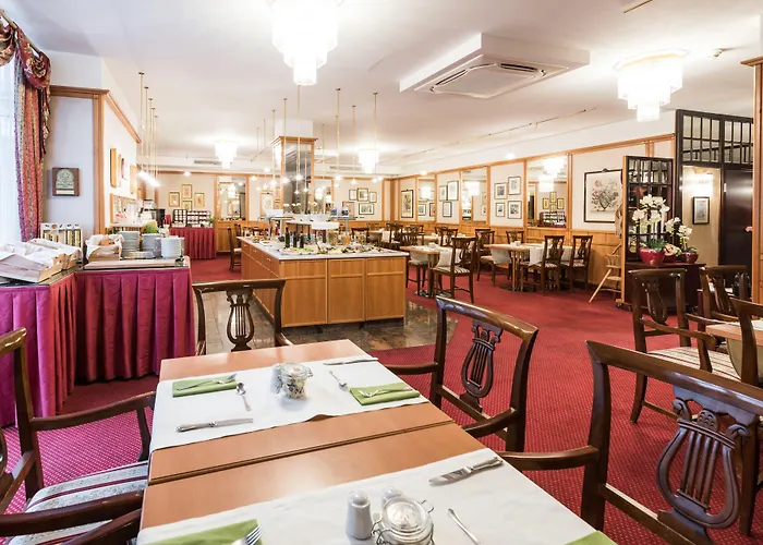 Hotel Theaterhotel & 4*