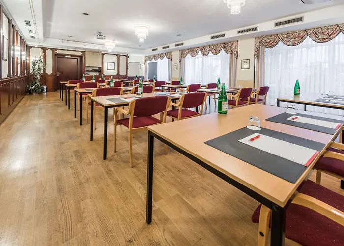 Hotel Theaterhotel & 4*