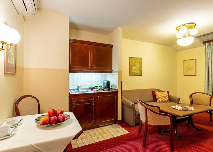 Hotel Theaterhotel & 4*