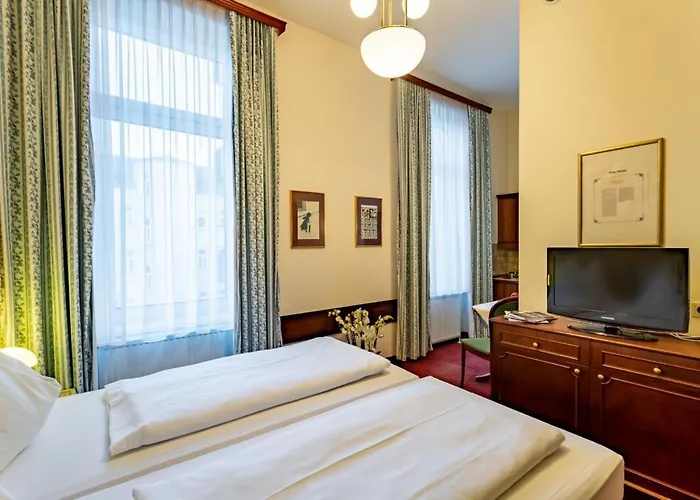 Theaterhotel & 4*